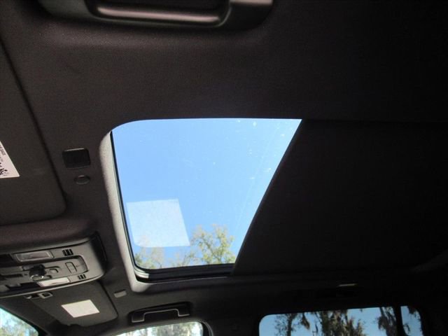 Used 2024 Chevrolet Suburban High Country w/ Advanced Technology Package image 20