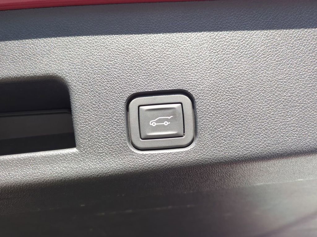 Used 2025 Chevrolet Traverse LT image 15