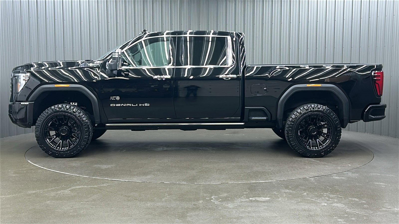 Used 2025 GMC Sierra 3500 Denali Ultimate image 2