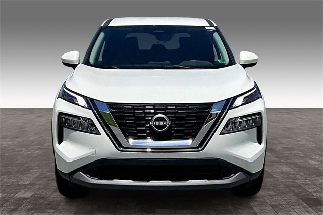 Used 2023 Nissan Rogue SV image 2