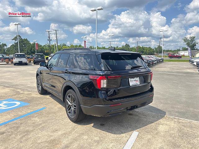 Used 2025 Ford Explorer ST-Line w/ ST-Line Street Pack AWD/4WD image 5