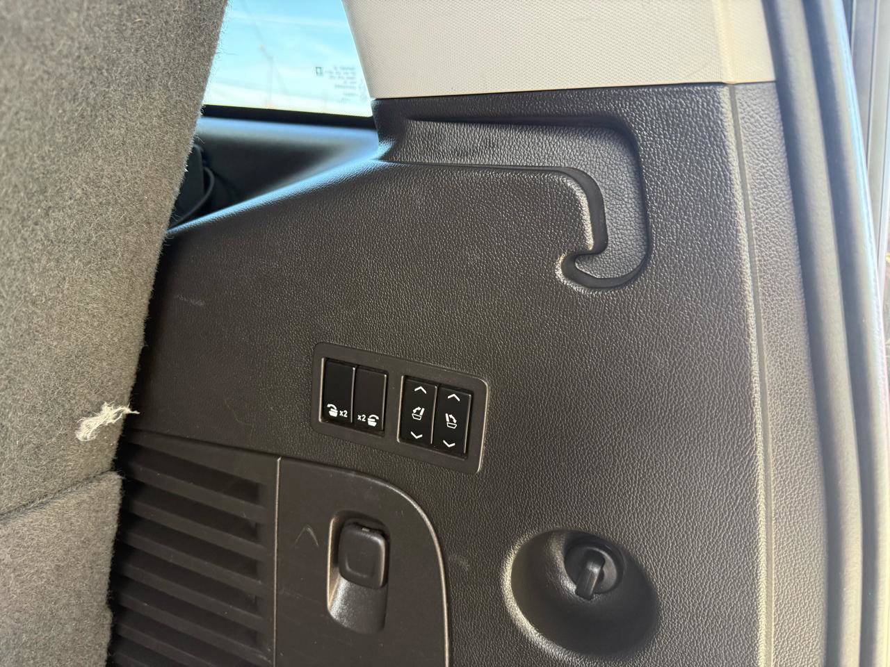 Used 2015 Cadillac Escalade Luxury RWD image 9