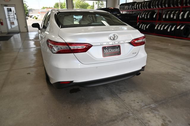 Used 2018 Toyota Camry XLE FWD image 7