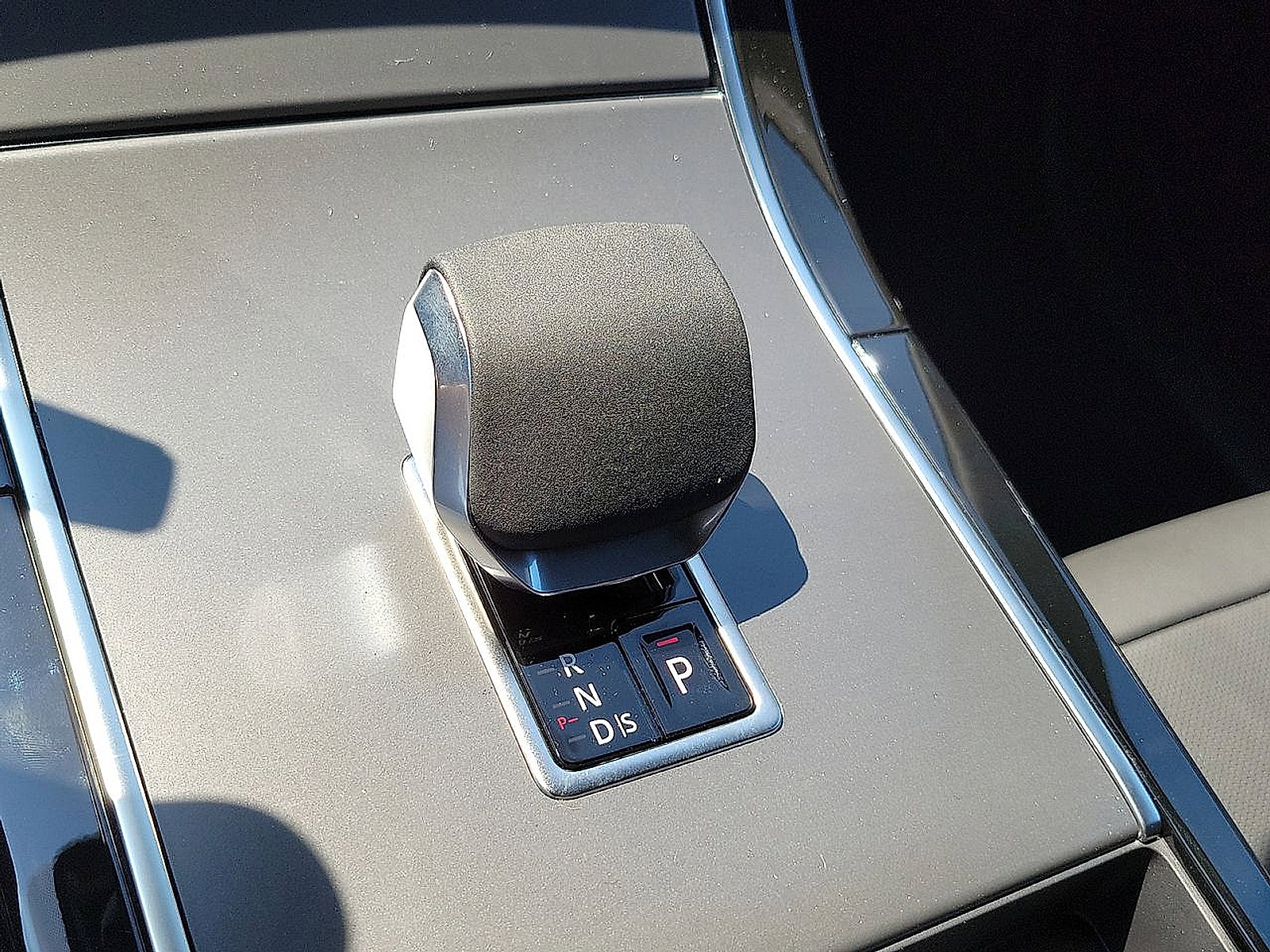 New 2025 Land Rover Range Rover Velar Dynamic SE image 22