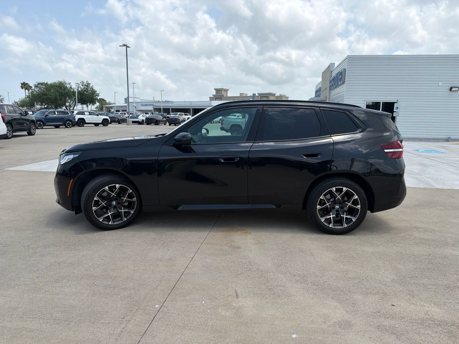 Used 2025 BMW X3 xDrive30i AWD/4WD image 4