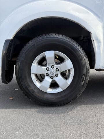Used 2010 Nissan Frontier SE image 9
