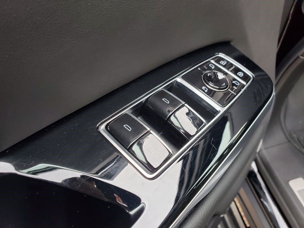 Certified 2025 Cadillac Escalade ESV Premium Luxury w/ Touring Package AWD/4WD image 16