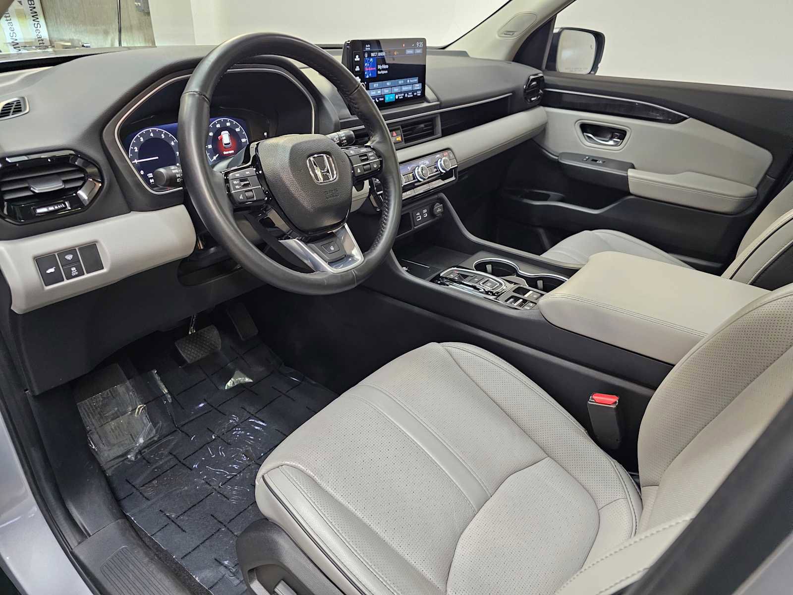 Used 2023 Honda Pilot Elite image 2