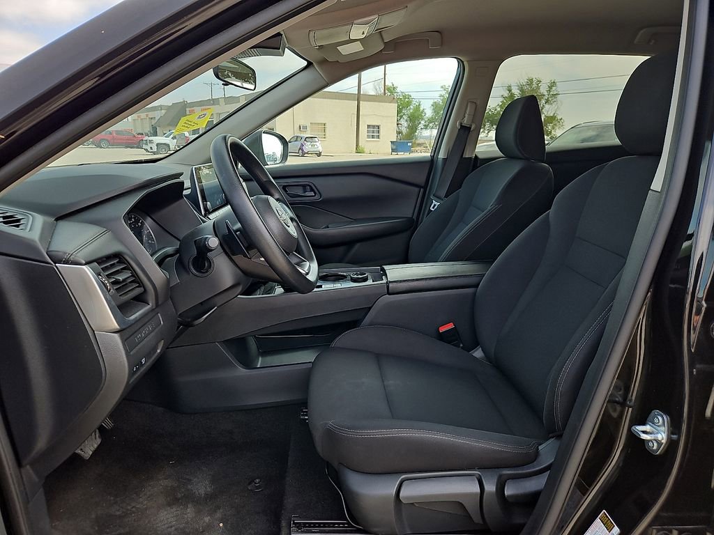 Used 2024 Nissan Rogue S AWD/4WD image 15