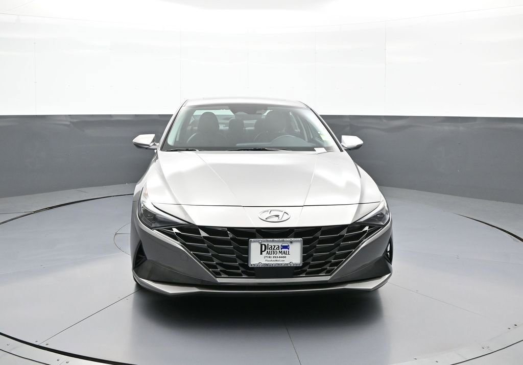 Certified 2023 Hyundai Elantra Limited w/ Preferred Accessory Package FWD image 2