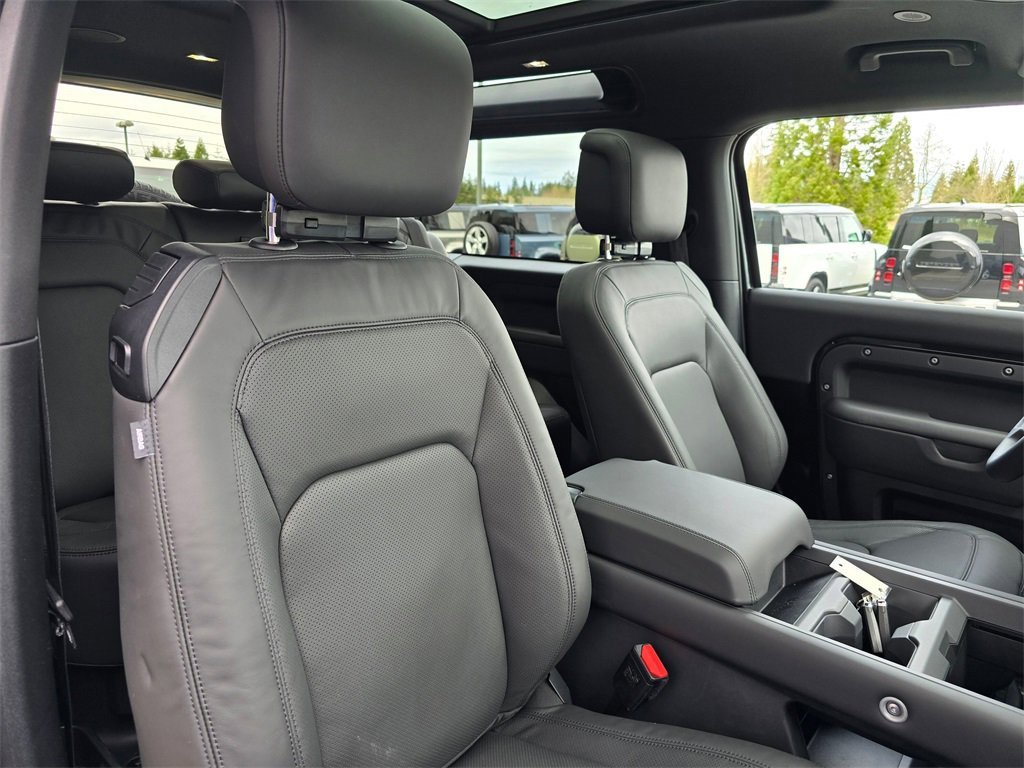 New 2025 Land Rover Defender 90 X-Dynamic SE image 28