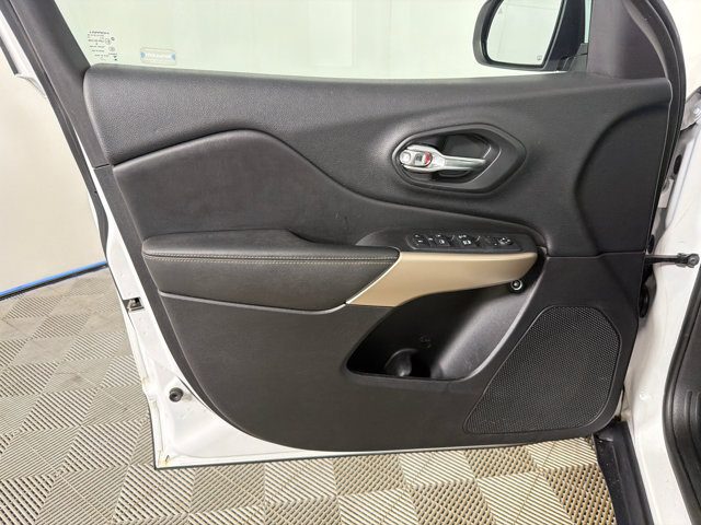 Used 2018 Jeep Cherokee Limited AWD/4WD image 12