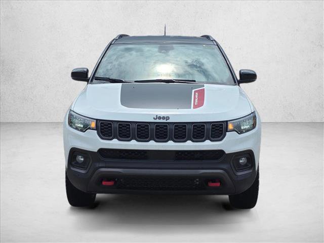 Used 2025 Jeep Compass Trailhawk AWD/4WD image 2