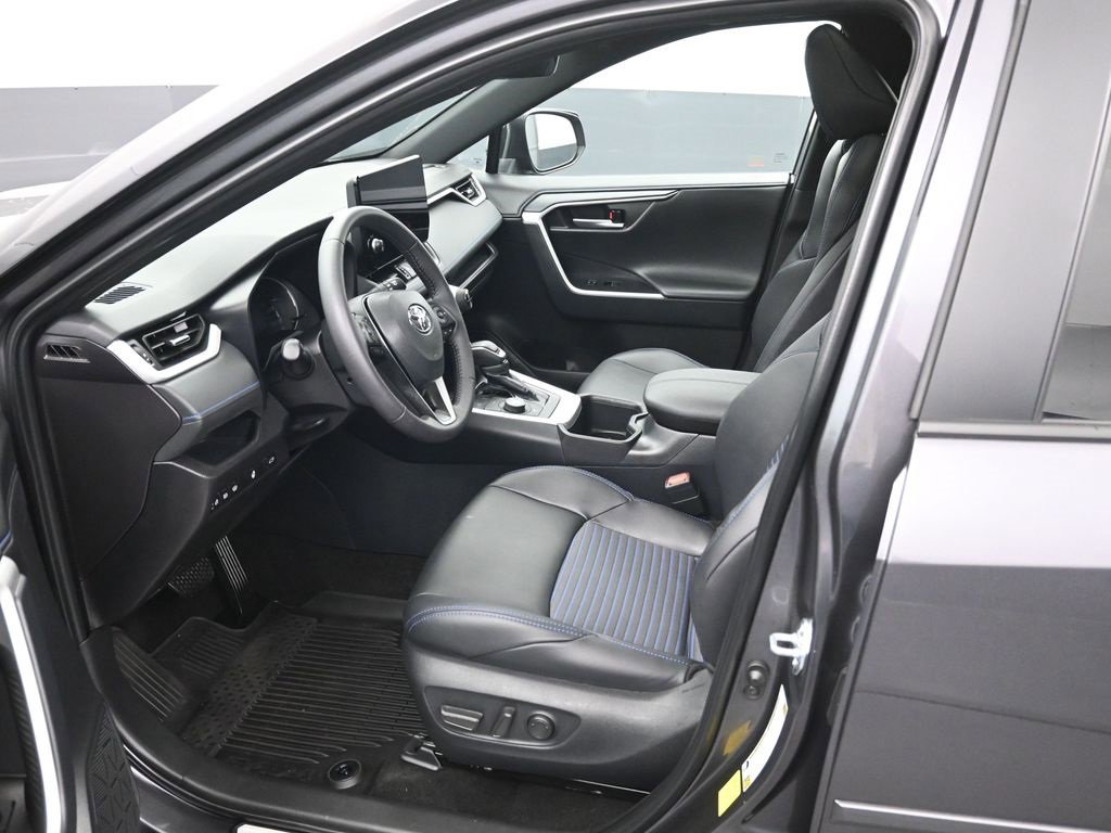 Used 2025 Toyota RAV4 XSE w/ Weather Package image 9