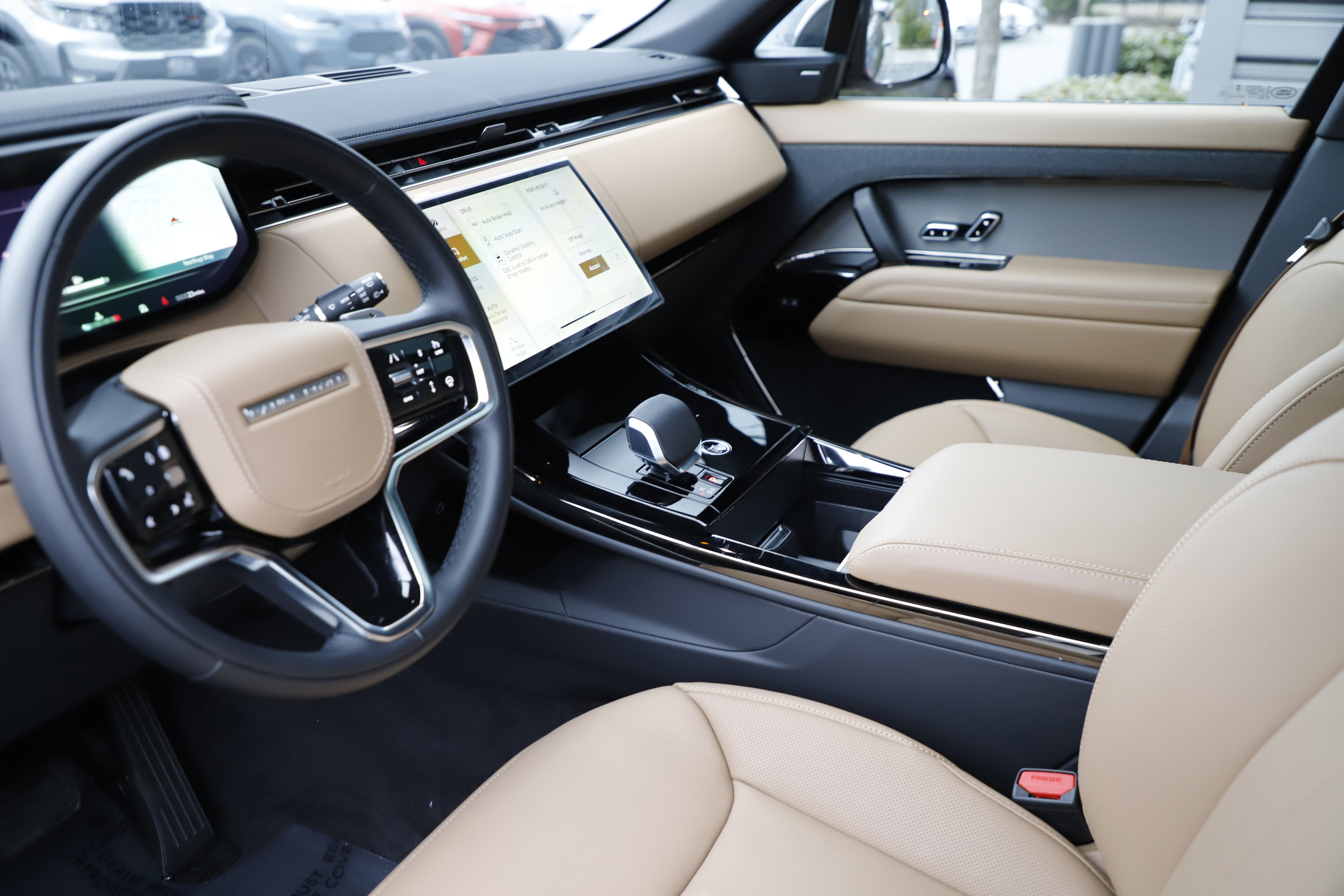 New 2025 Land Rover Range Rover Sport SE AWD/4WD image 18