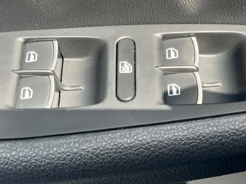 Used 2017 Volkswagen Jetta SEL image 24