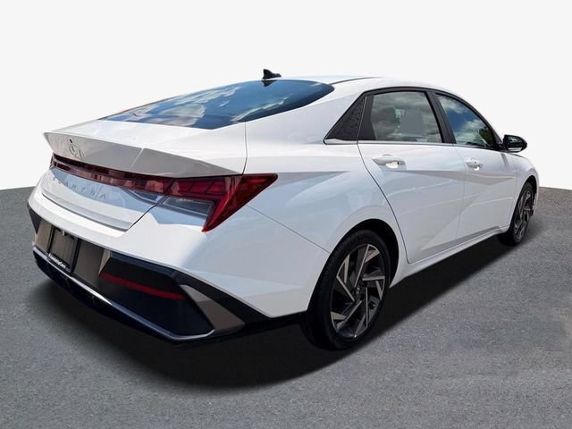 Used 2024 Hyundai Elantra SEL w/ Convenience Package FWD image 3