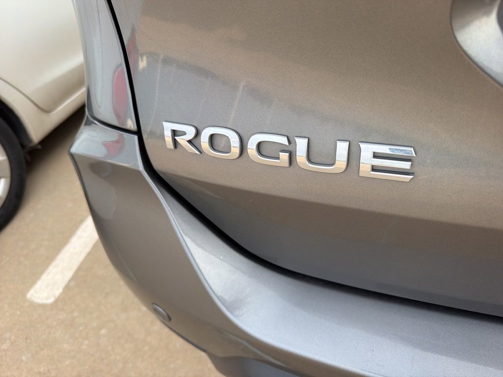 Used 2020 Nissan Rogue SV image 8