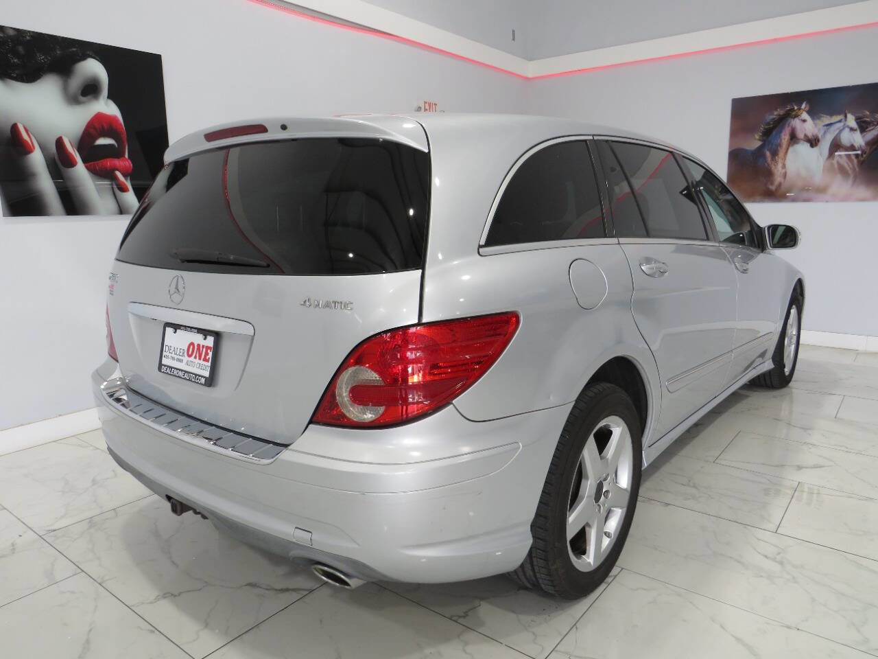Used 2010 Mercedes-Benz R 350 4MATIC image 3