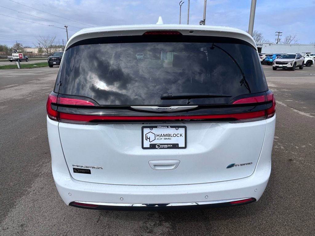 Used 2022 Chrysler Pacifica Limited FWD image 5
