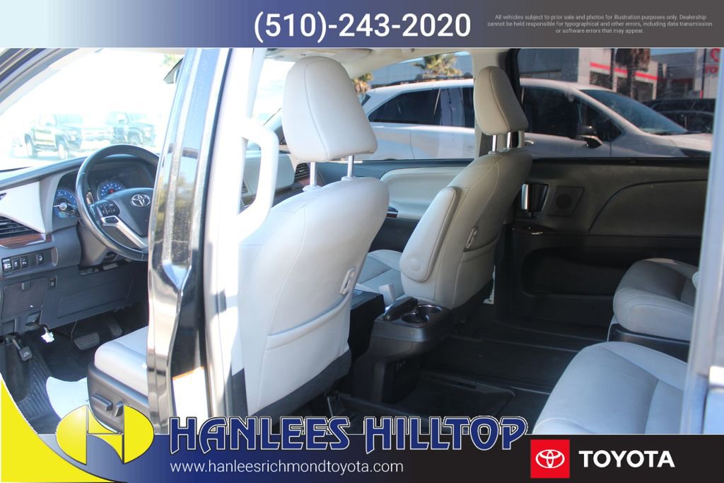 Used 2018 Toyota Sienna Limited w/ Carpet Mat Package image 18