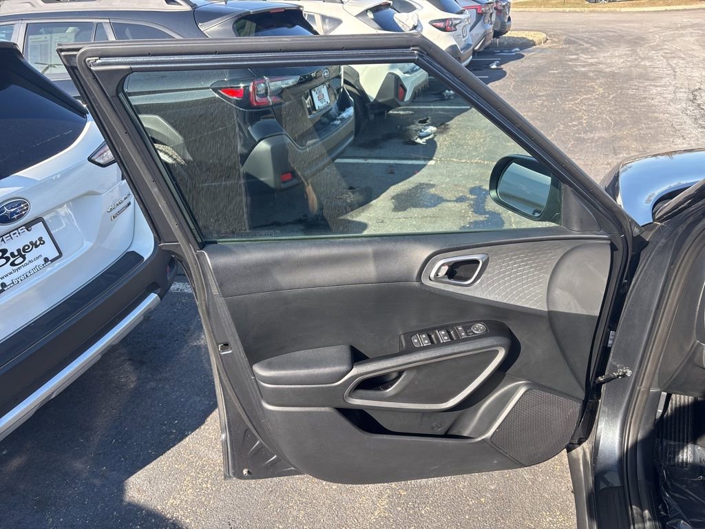 Used 2023 Kia Soul LX image 20
