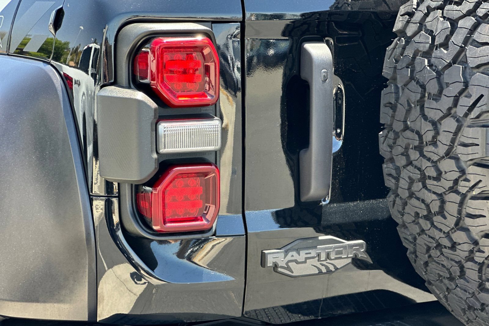 Certified 2024 Ford Bronco Raptor w/ Interior Carbon Fiber Pack 6 AWD/4WD image 27