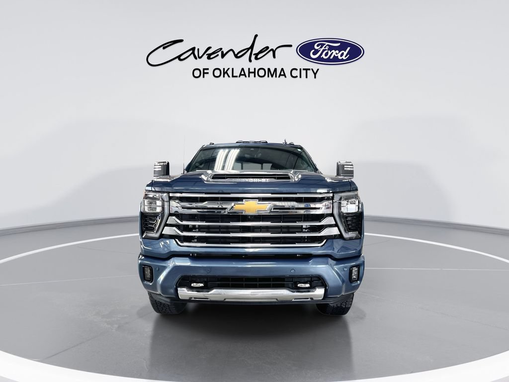 Used 2024 Chevrolet Silverado 2500 High Country w/ Technology Package AWD/4WD image 3
