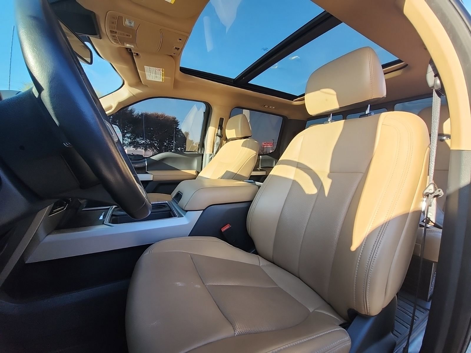 Used 2022 Ford F350 Lariat w/ Lariat Ultimate Package image 9