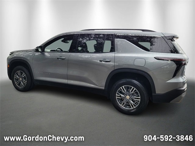 Used 2025 Chevrolet Traverse LT image 3
