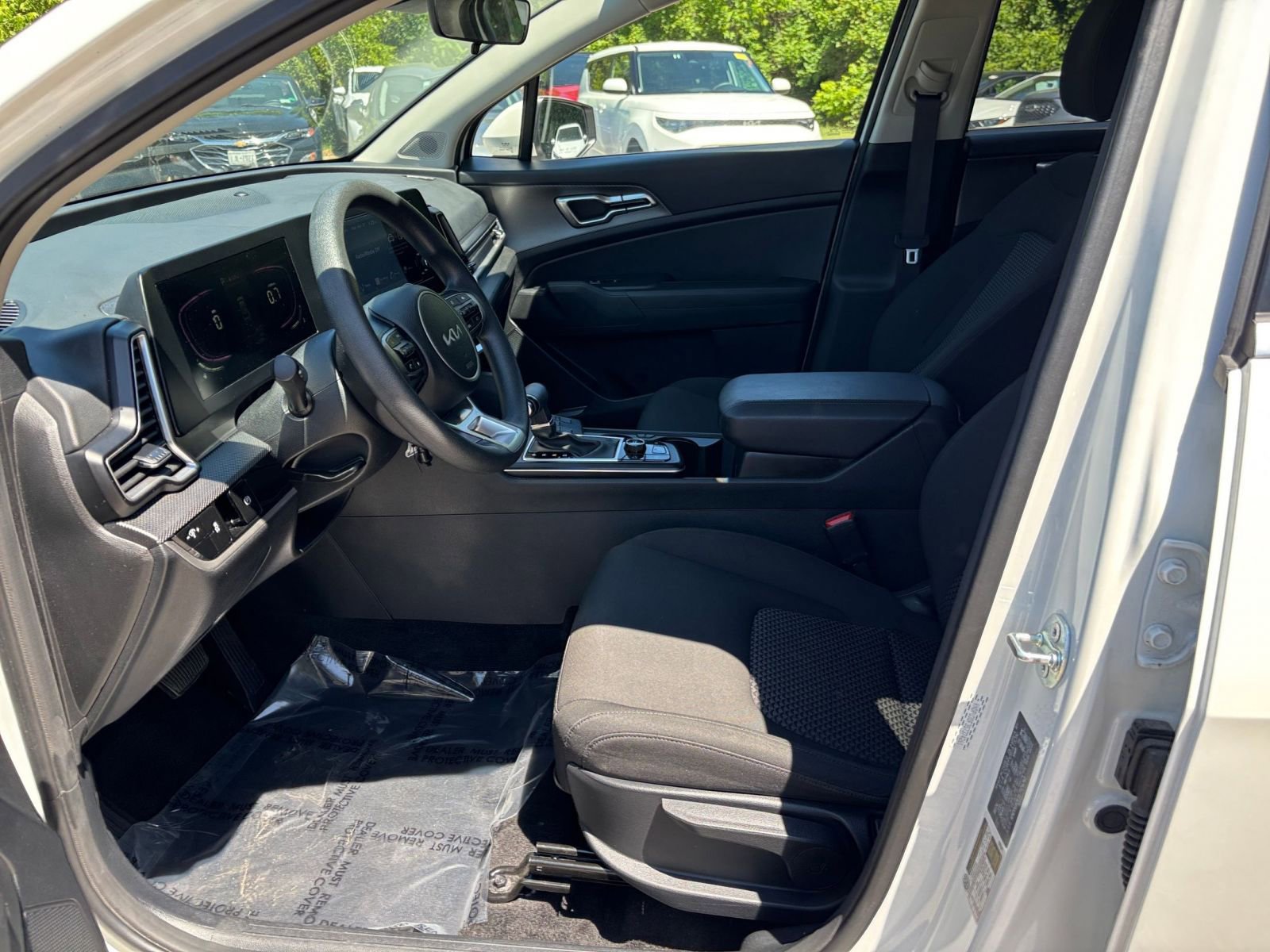 Used 2025 Kia Sportage LX FWD image 24