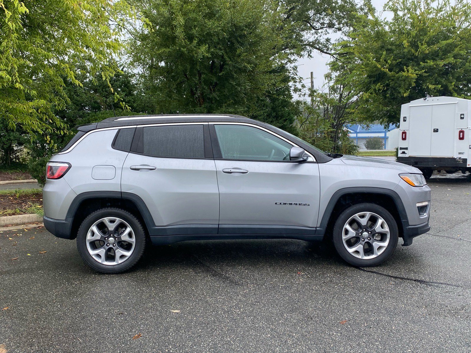 Used 2018 Jeep Compass Limited w/ Safe & Security Group AWD/4WD image 3