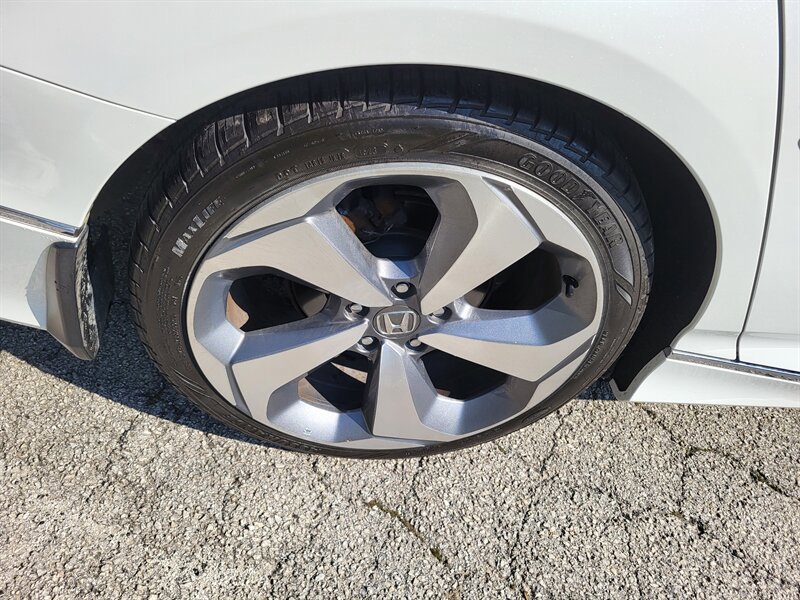 Used 2018 Honda Accord Touring image 30