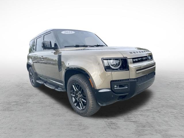 Used 2025 Land Rover Defender 110 X-Dynamic SE AWD/4WD image 3