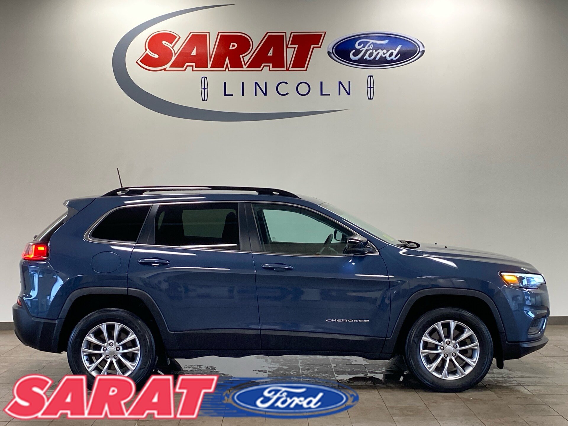 Used 2022 Jeep Cherokee Latitude Lux AWD/4WD image 1