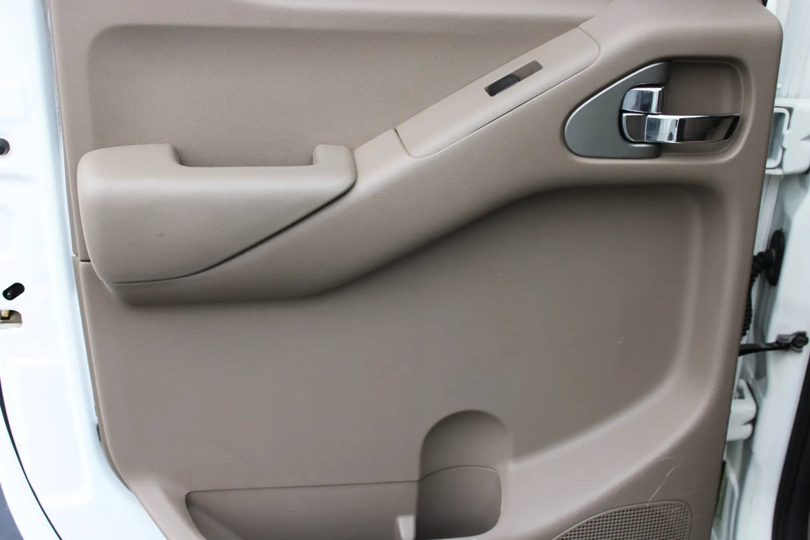 Used 2015 Nissan Frontier SV RWD image 25