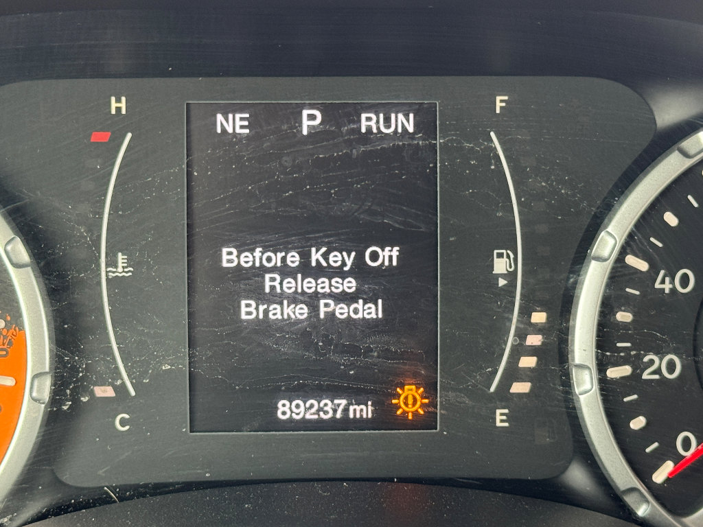 Used 2016 Jeep Renegade Latitude w/ Advanced Technology Group image 20