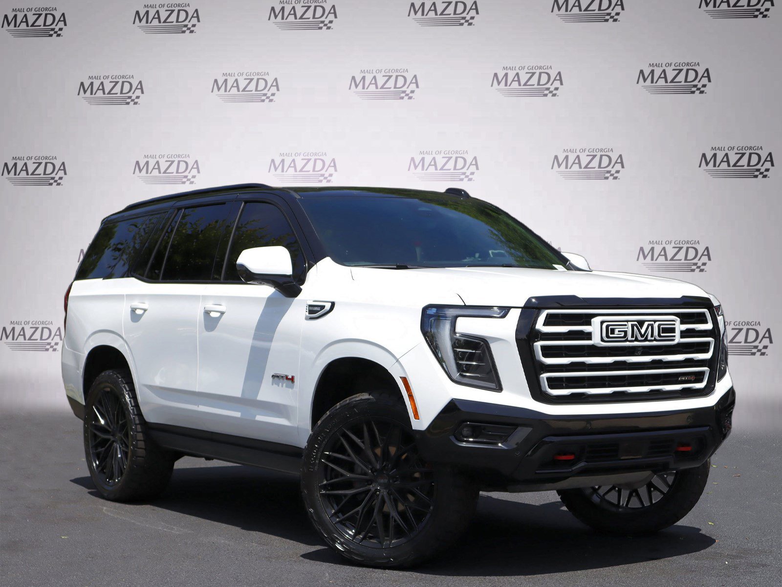 Used 2025 GMC Yukon AT4 w/ AT4 Premium Plus Package AWD/4WD image 2