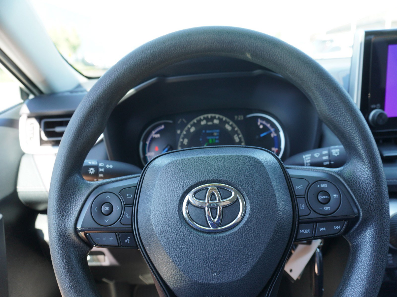 Used 2024 Toyota RAV4 LE AWD/4WD image 22