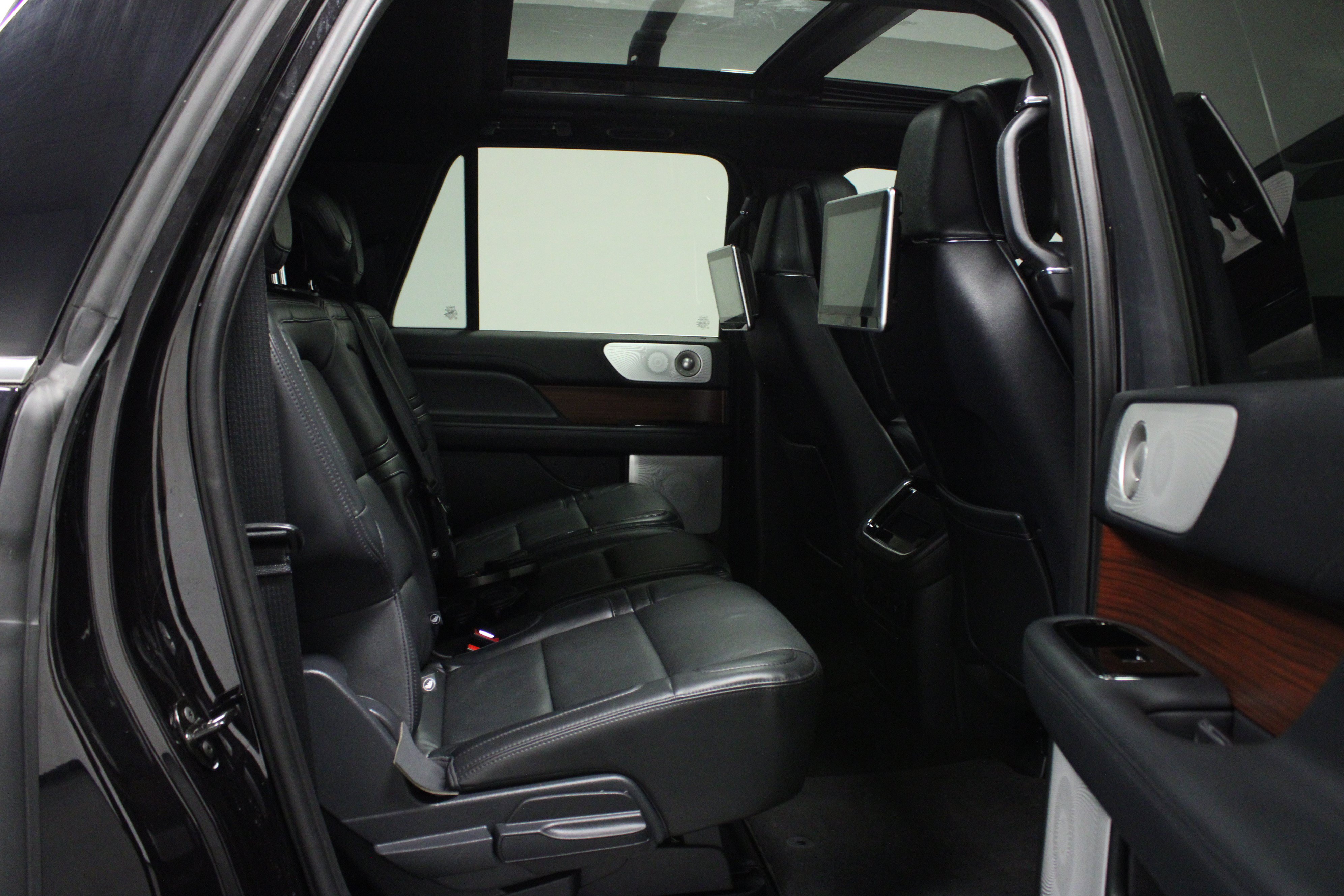 Used 2024 Lincoln Navigator L Reserve AWD/4WD image 17