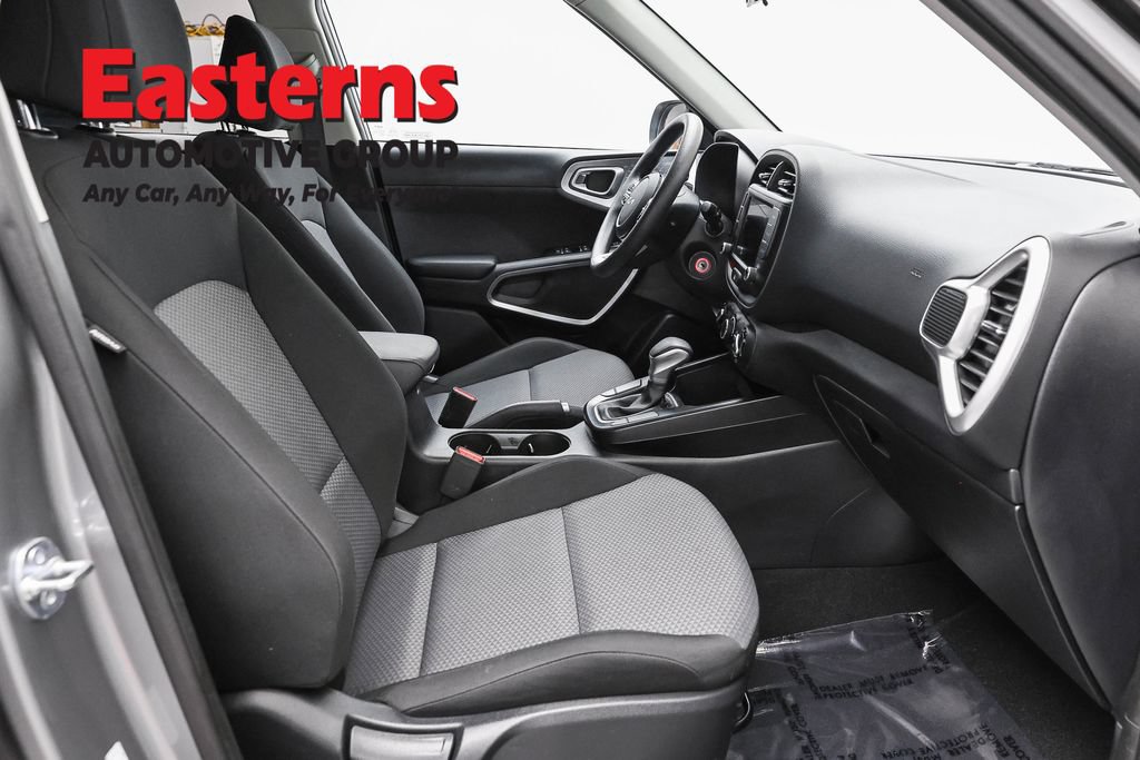 Used 2025 Kia Soul LX w/ LX Technology Package FWD image 23