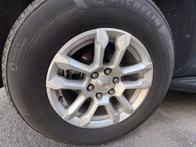 Used 2025 Chevrolet Suburban LT AWD/4WD image 18