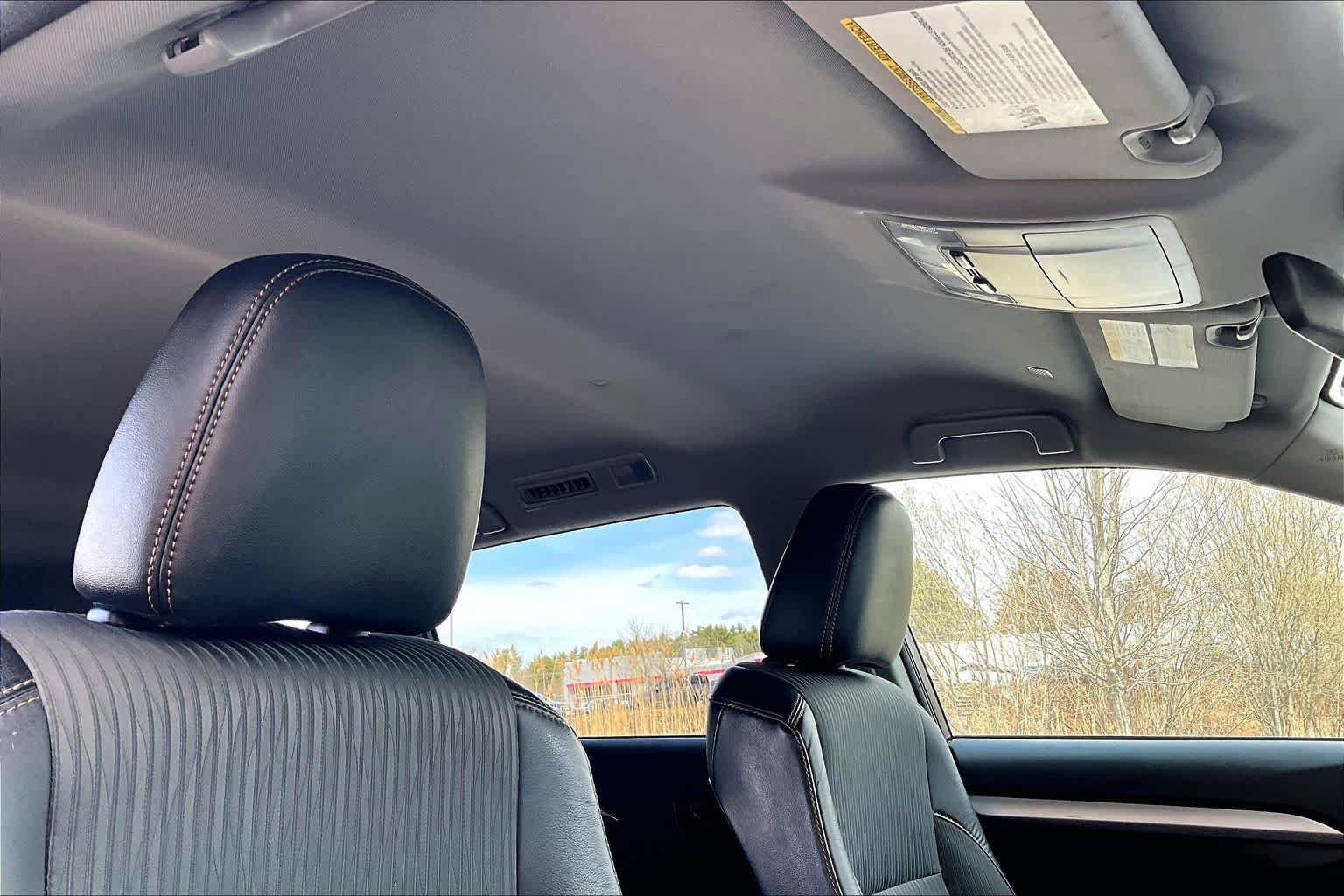Certified 2018 Toyota Highlander Plus w/ Carpet Mat Package (TMS) AWD/4WD image 14