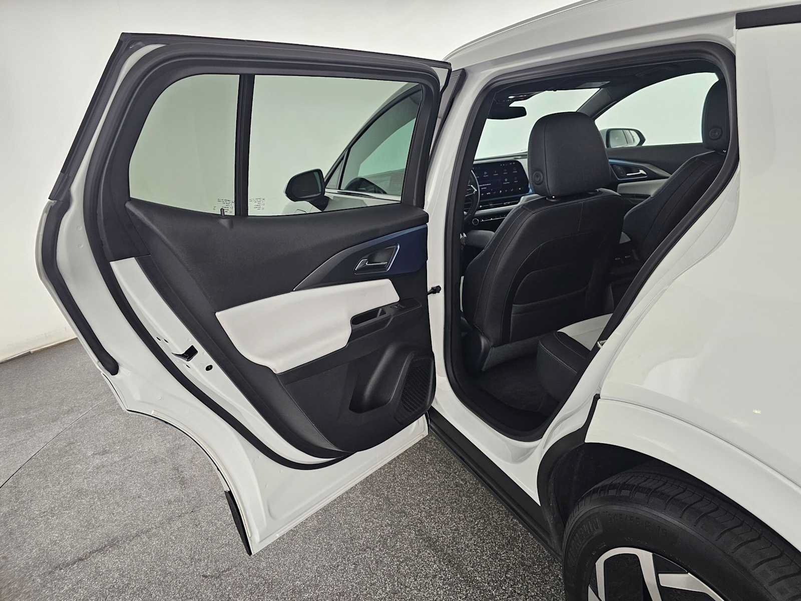Used 2024 Chevrolet Equinox EV LT FWD image 15