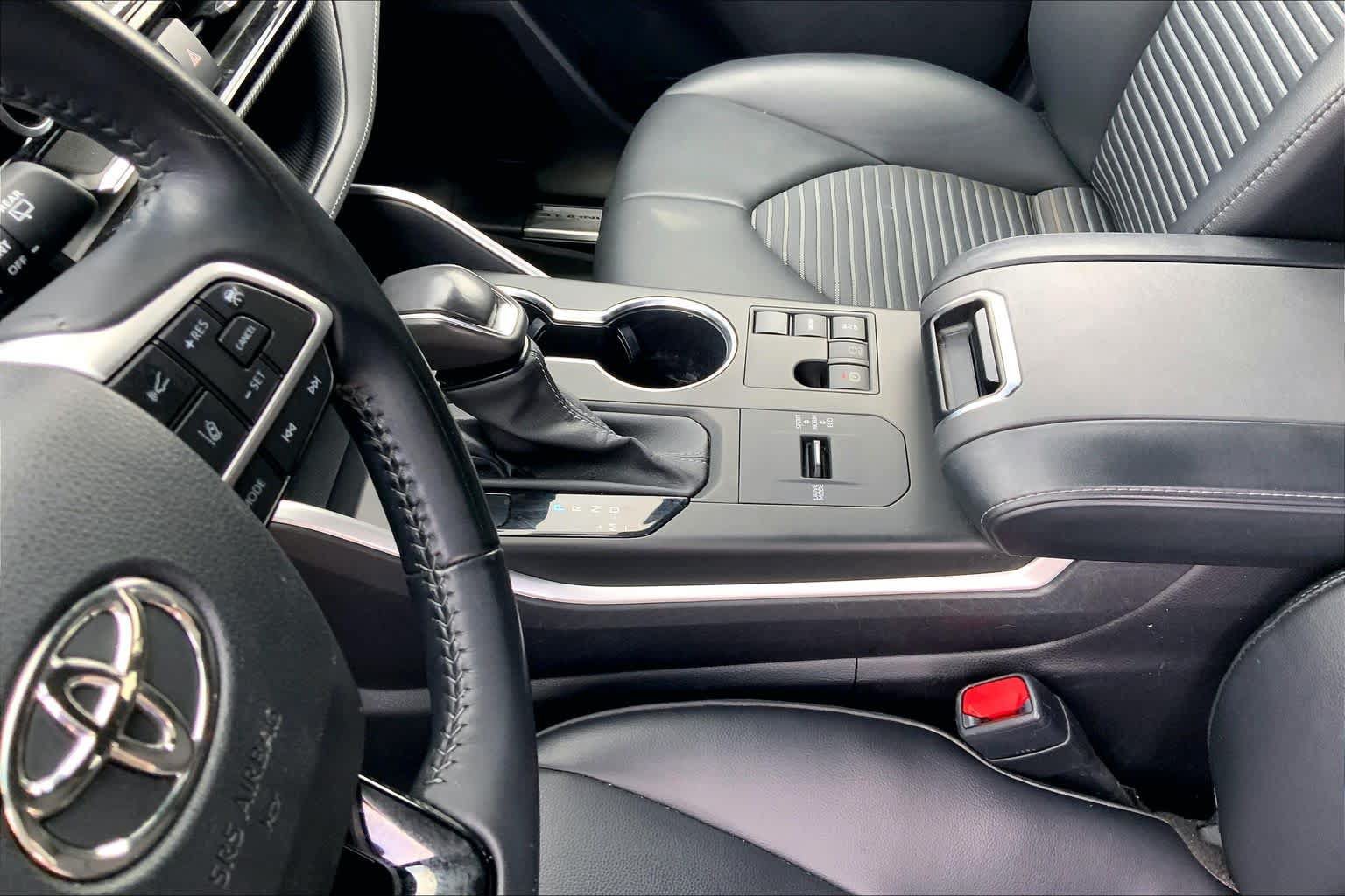 Used 2023 Toyota Highlander XSE FWD image 17