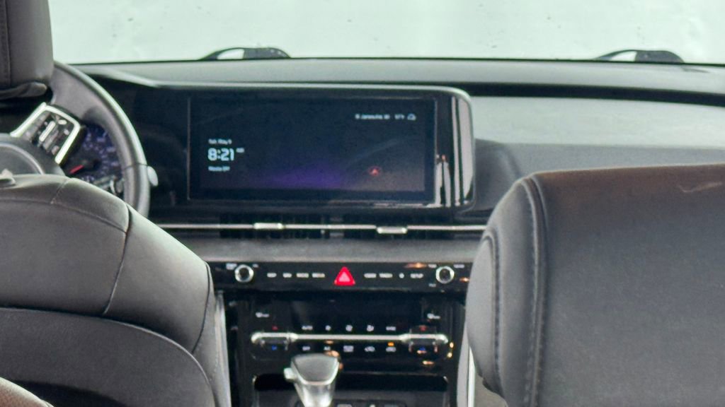 Used 2024 Kia Carnival EX FWD image 18