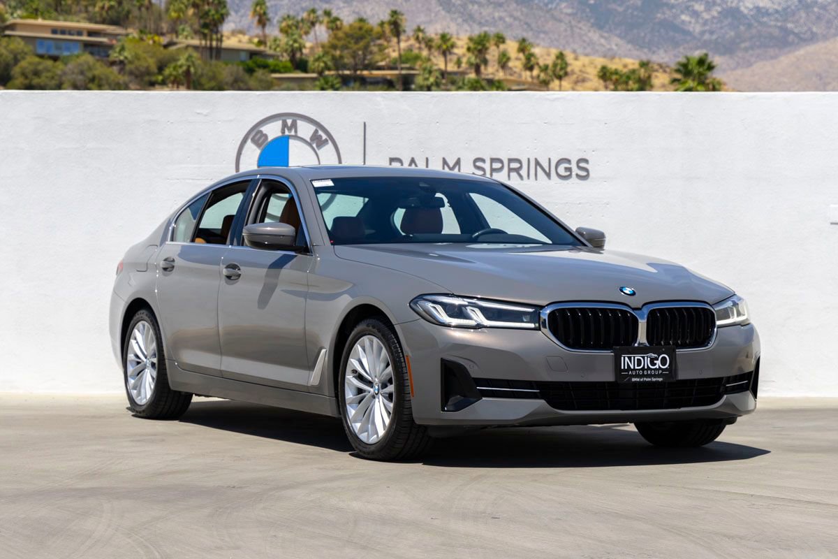 Used 2021 BMW 530e w/ Premium Package RWD image 2
