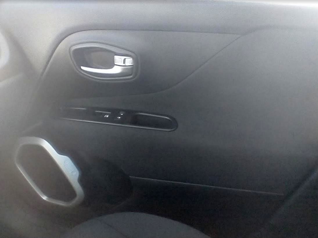 Used 2020 Jeep Renegade Latitude w/ Cold Weather Group image 23