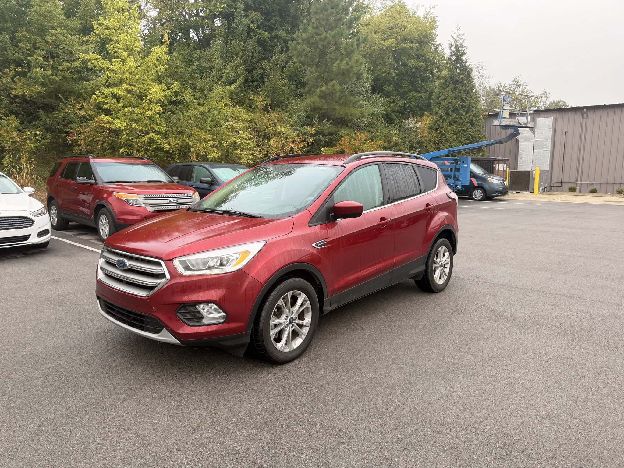 Used 2017 Ford Escape SE w/ Equipment Group 201A AWD/4WD image 1