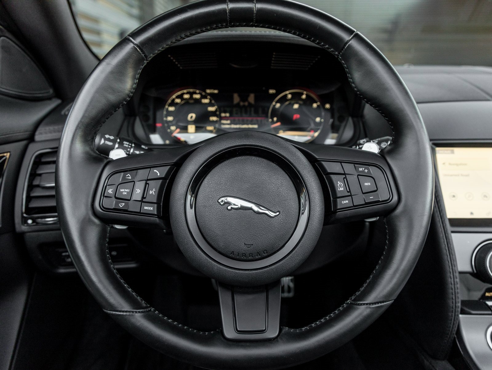 Used 2022 Jaguar F-TYPE Convertible image 23